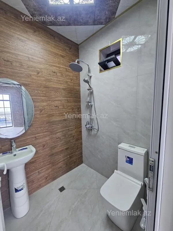Satılır 5 otaqlı həyət evi 200 m²