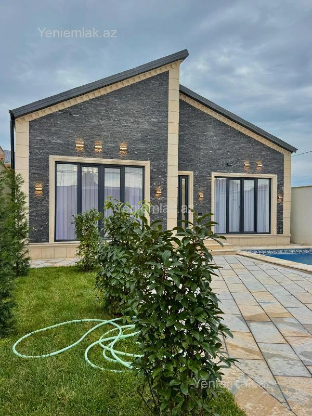 Satılır 4 otaqlı həyət evi 160 m²