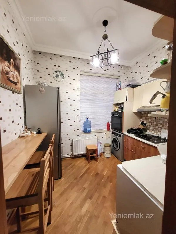 Satılır 2 otaqlı köhnə tikili 62 m²