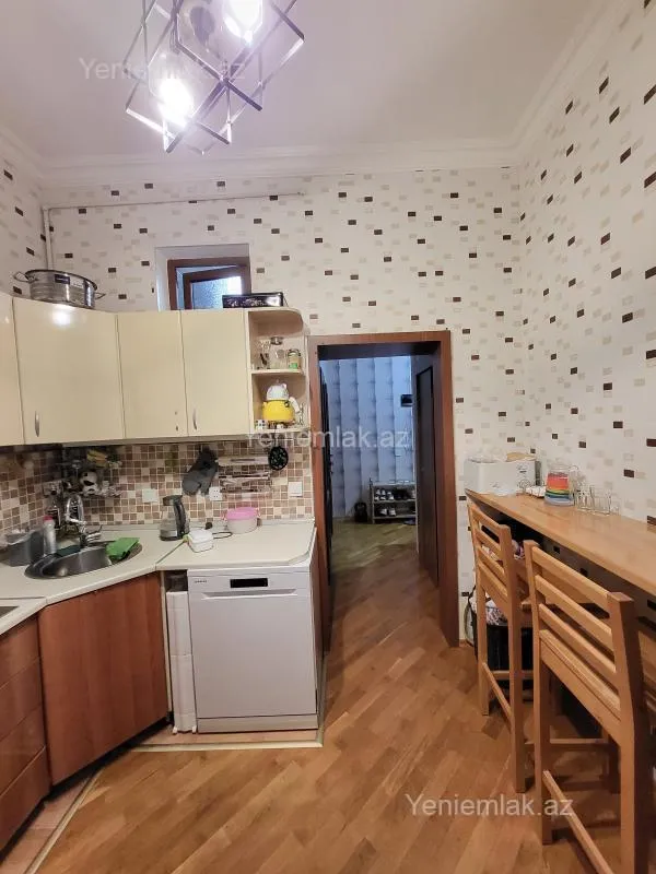 Satılır 2 otaqlı köhnə tikili 62 m²