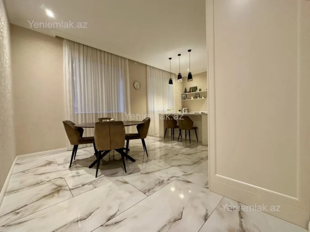 Satılır 5 otaqlı həyət evi 400 m²