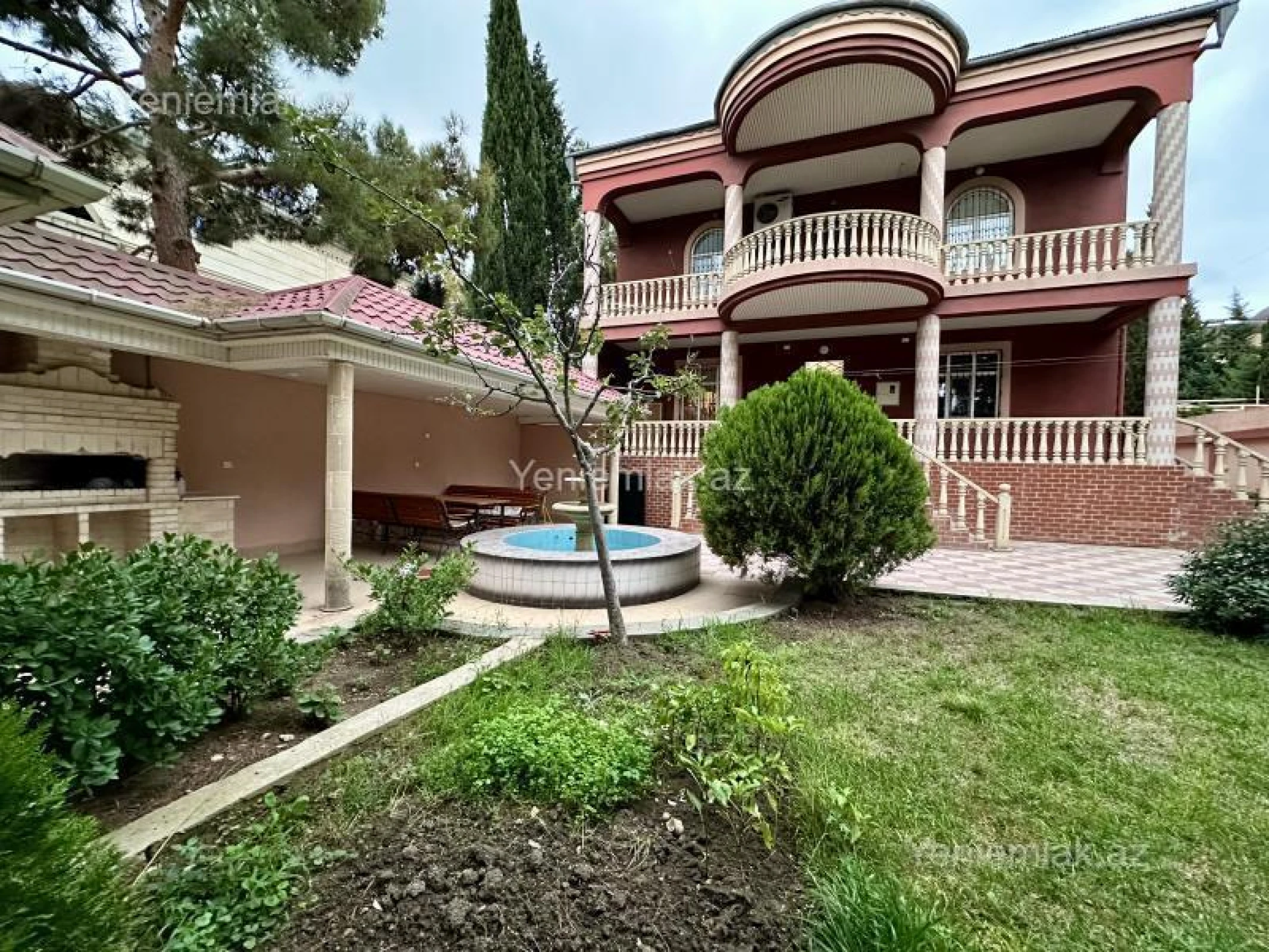 Satılır 5 otaqlı həyət evi 400 m²