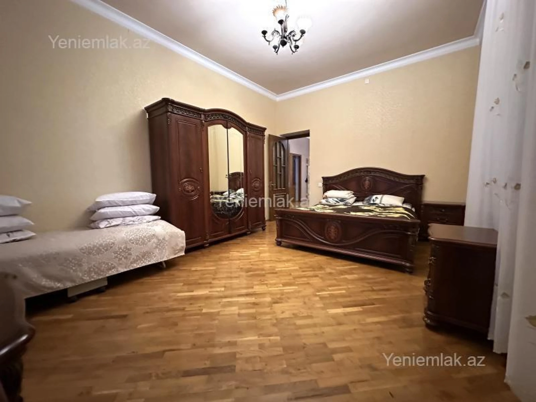 Satılır 5 otaqlı həyət evi 400 m²