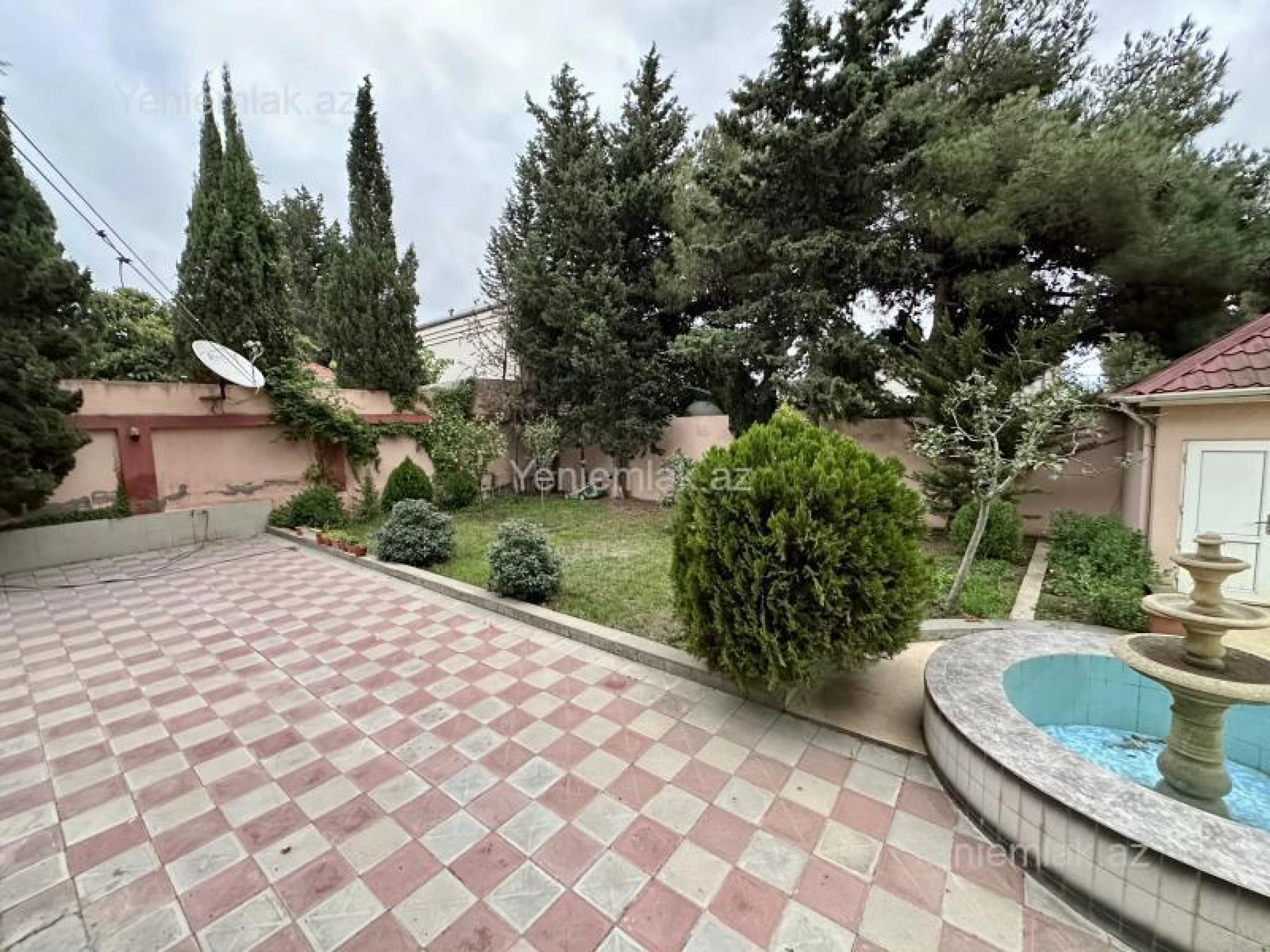 Satılır 5 otaqlı həyət evi 400 m²