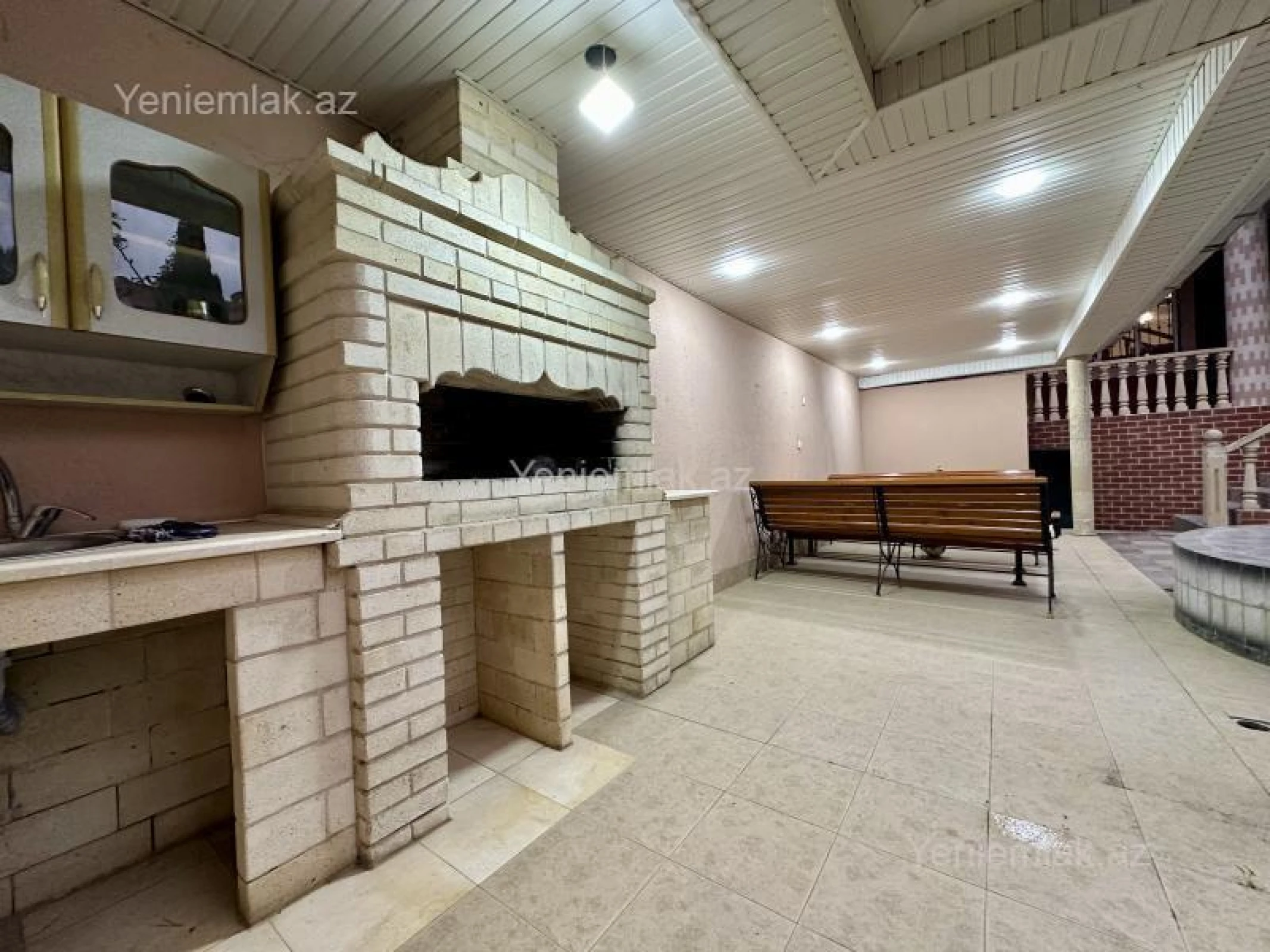 Satılır 5 otaqlı həyət evi 400 m²