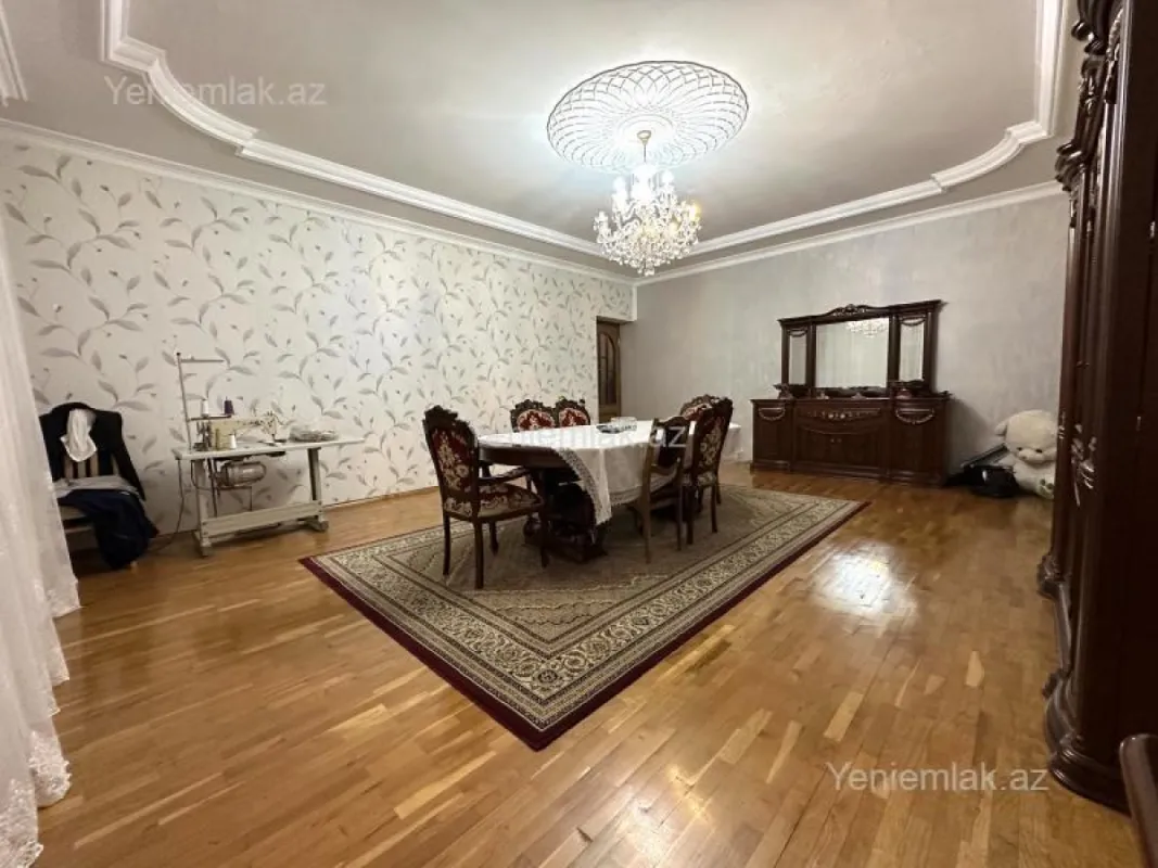 Satılır 5 otaqlı həyət evi 400 m²