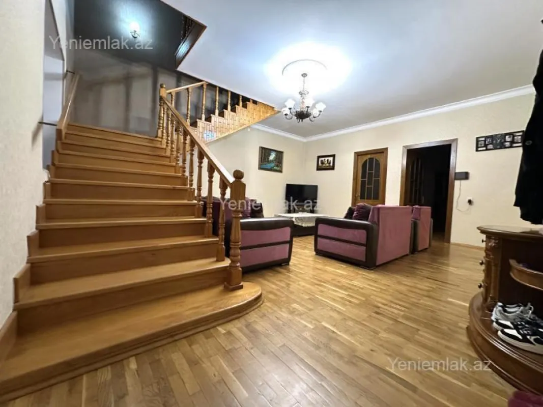 Satılır 5 otaqlı həyət evi 400 m²