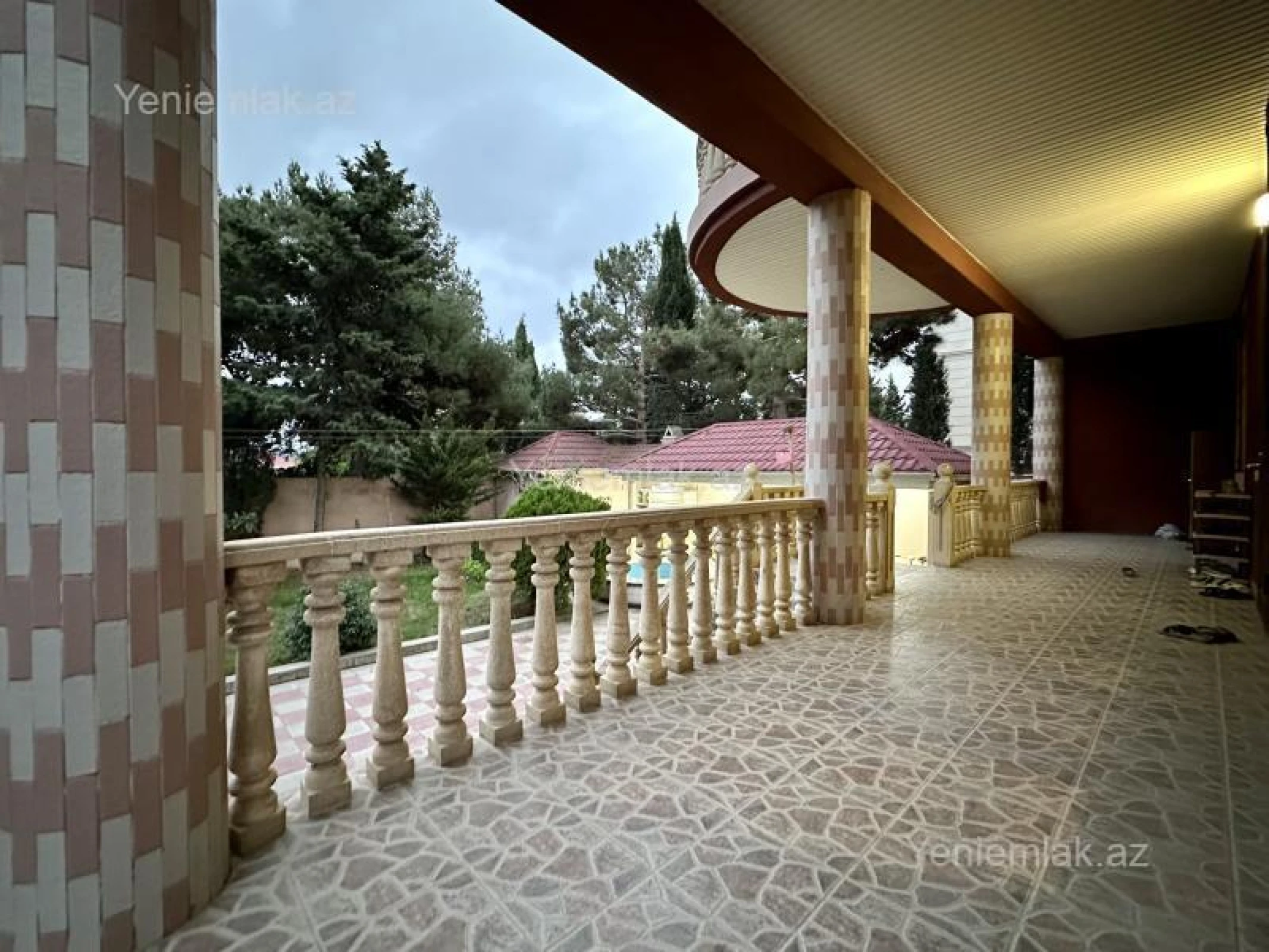 Satılır 5 otaqlı həyət evi 400 m²