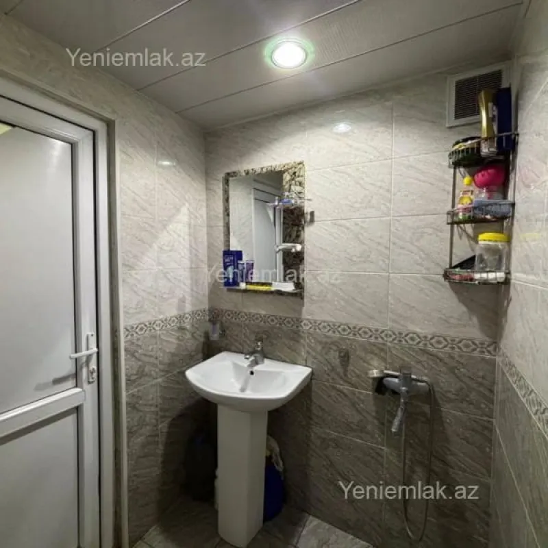 Satılır 3 otaqlı köhnə tikili 74 m²