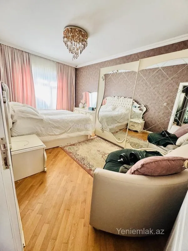 Satılır 4 otaqlı köhnə tikili 100 m²