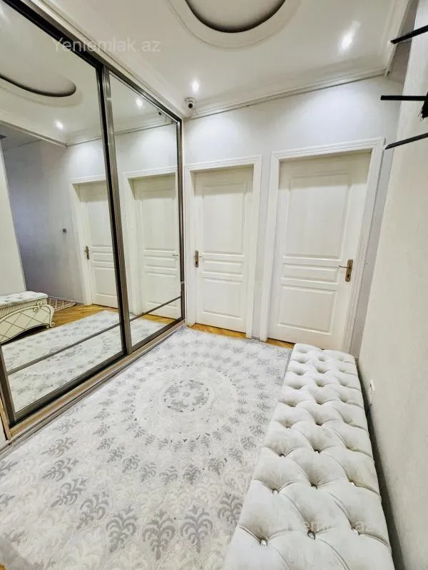 Satılır 4 otaqlı köhnə tikili 100 m²