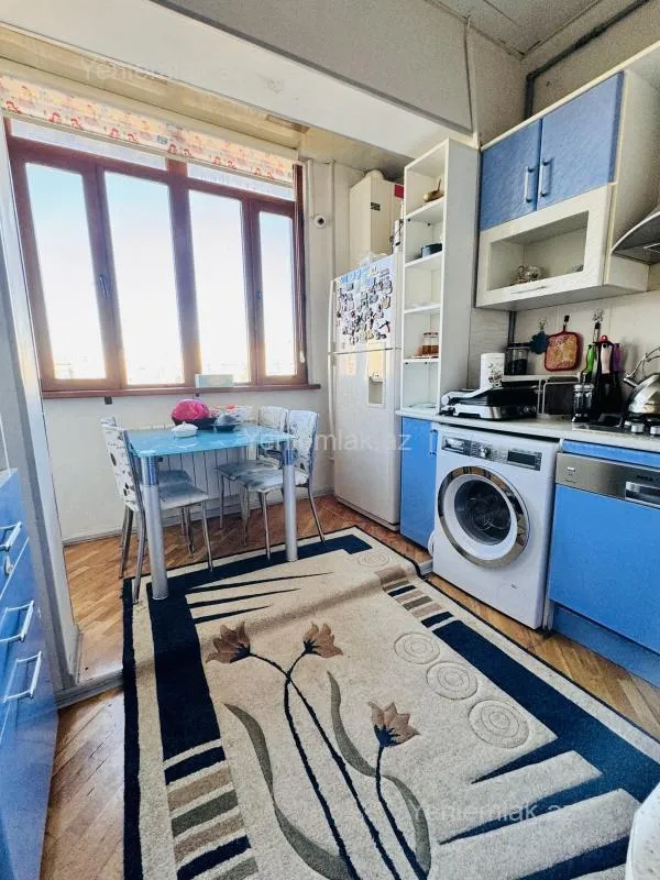 Satılır 4 otaqlı köhnə tikili 100 m²