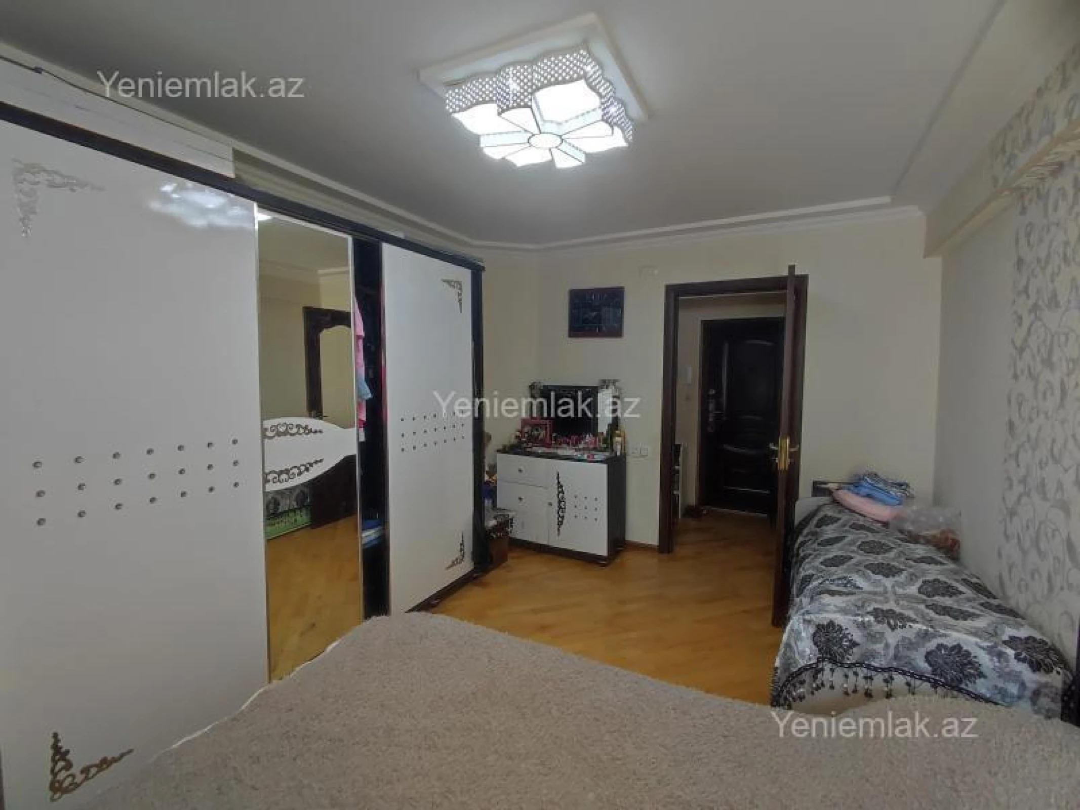 Satılır 2 otaqlı yeni tikili 77 m²