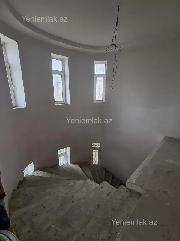 Satılır 6 otaqlı həyət evi 260 m²
