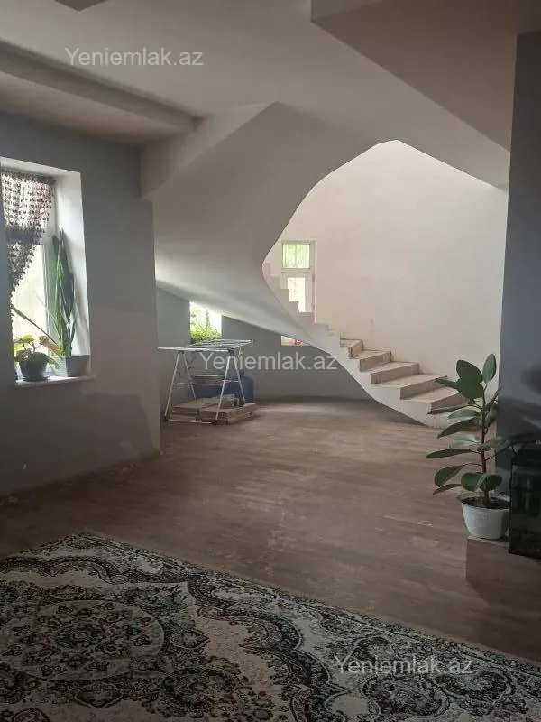 Satılır 6 otaqlı həyət evi 260 m²
