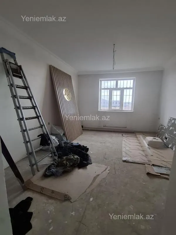 Satılır 5 otaqlı həyət evi 280 m²
