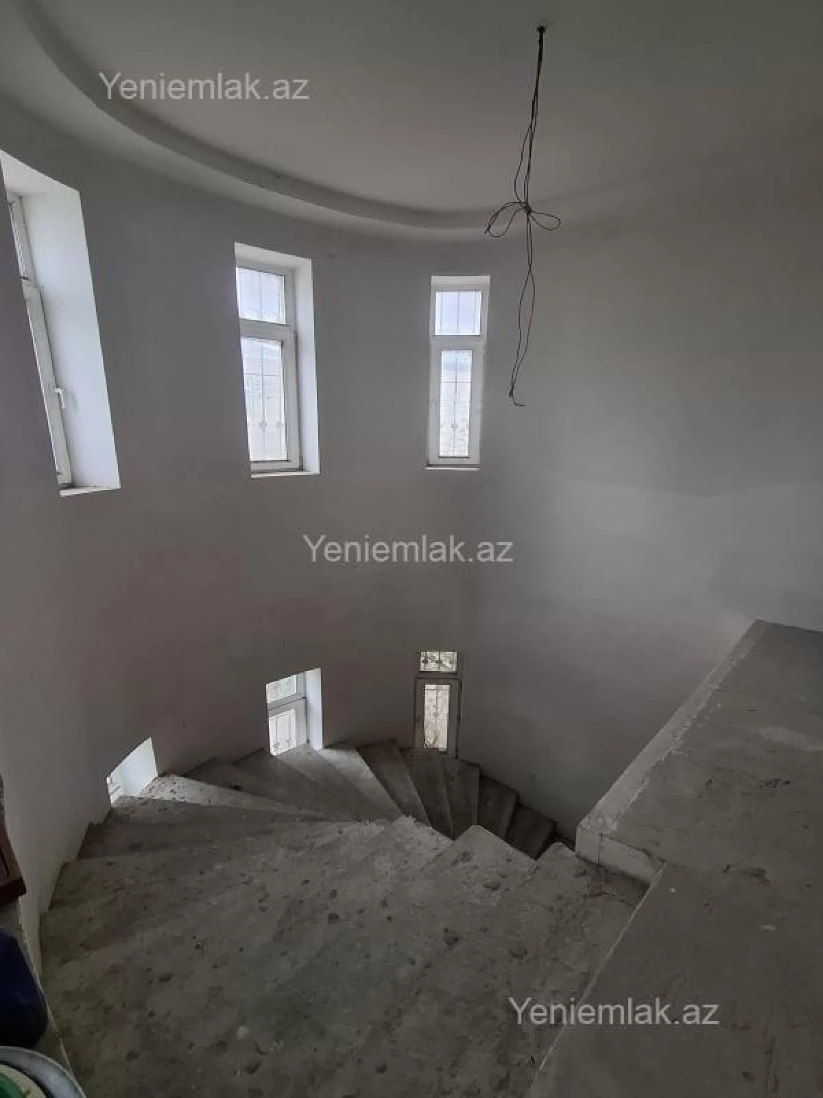 Satılır 5 otaqlı həyət evi 280 m²