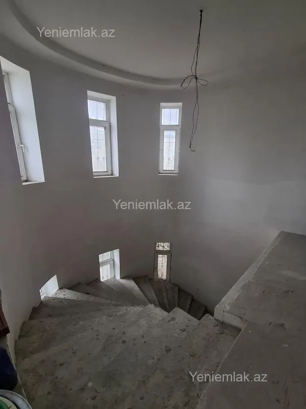 Satılır 5 otaqlı həyət evi 280 m²