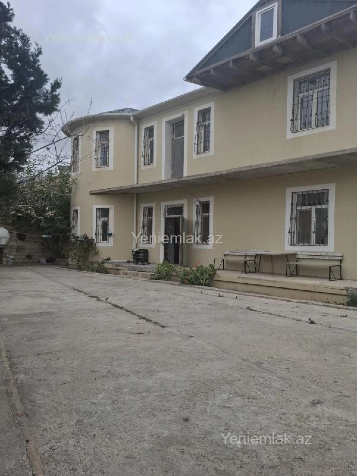 Satılır 5 otaqlı həyət evi 280 m²