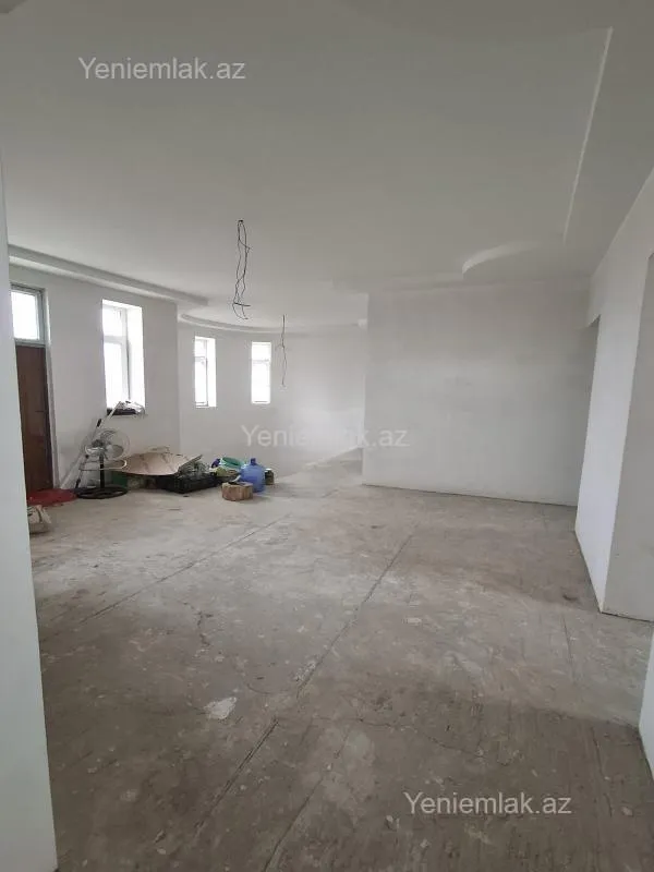 Satılır 5 otaqlı həyət evi 280 m²