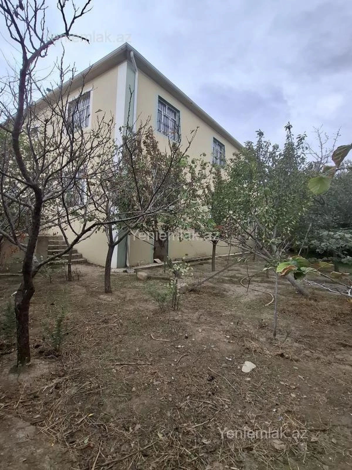 Satılır 5 otaqlı həyət evi 280 m²