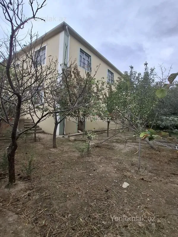 Satılır 5 otaqlı həyət evi 280 m²