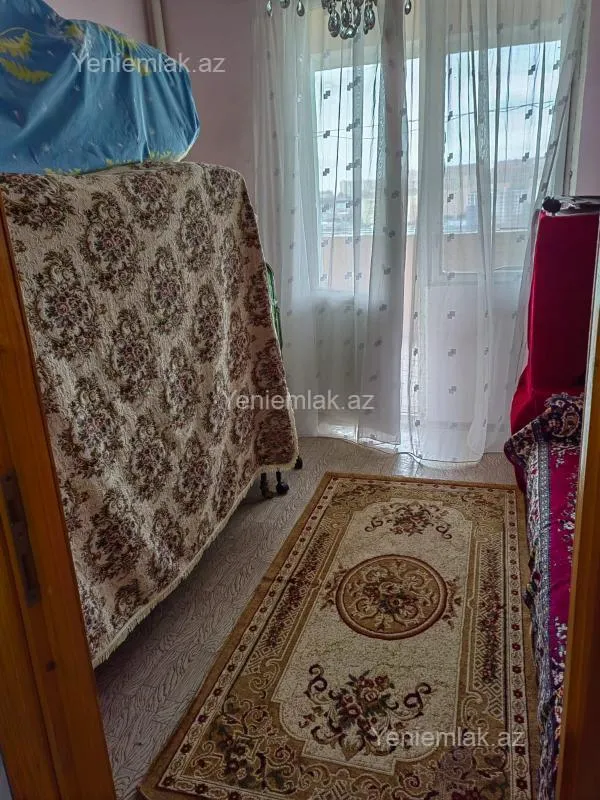Satılır 4 otaqlı köhnə tikili 90 m²