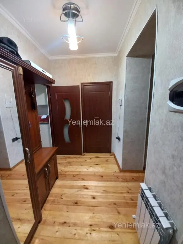 Satılır 2 otaqlı köhnə tikili 62 m²
