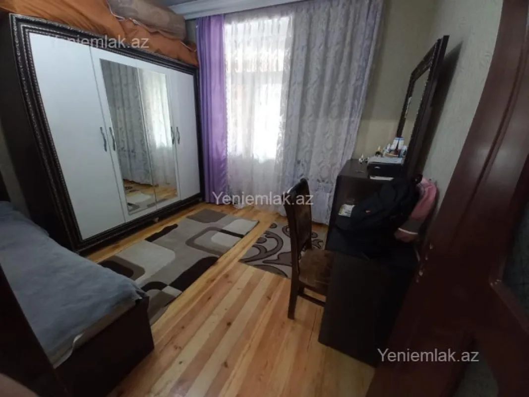 Satılır 2 otaqlı köhnə tikili 62 m²