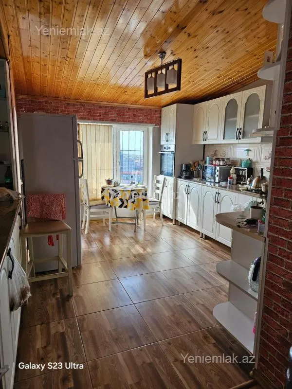 Satılır 4 otaqlı yeni tikili 180 m²