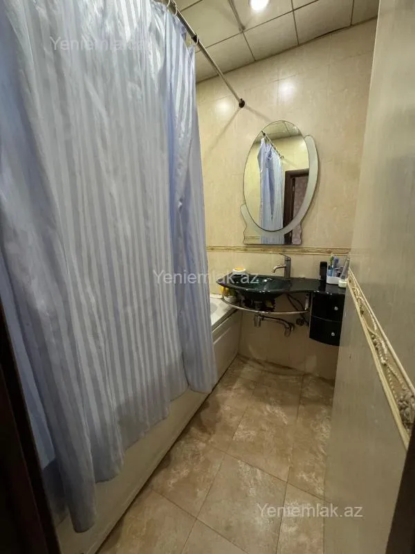 Satılır 3 otaqlı köhnə tikili 80 m²