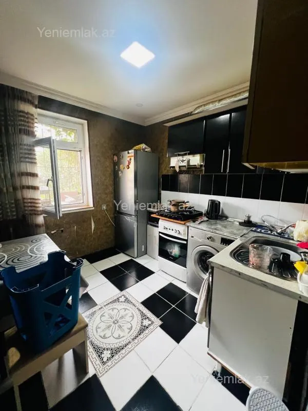 Satılır 3 otaqlı köhnə tikili 85 m²