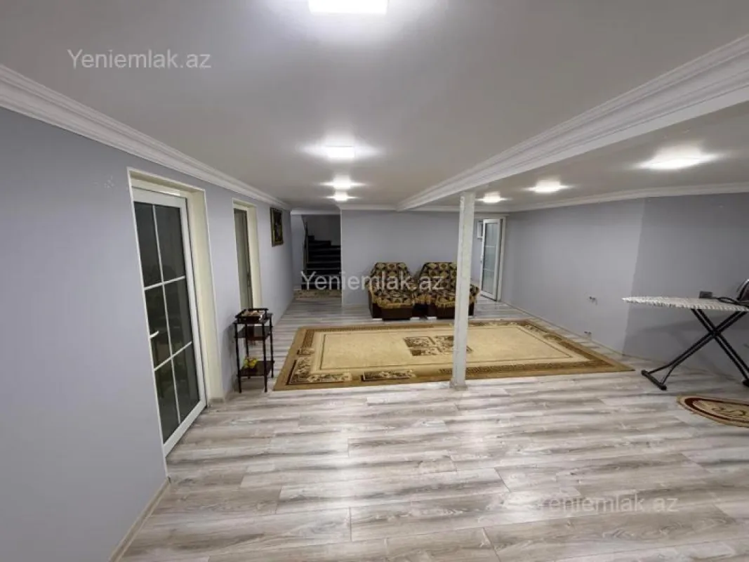 Satılır 5 otaqlı həyət evi 180 m²