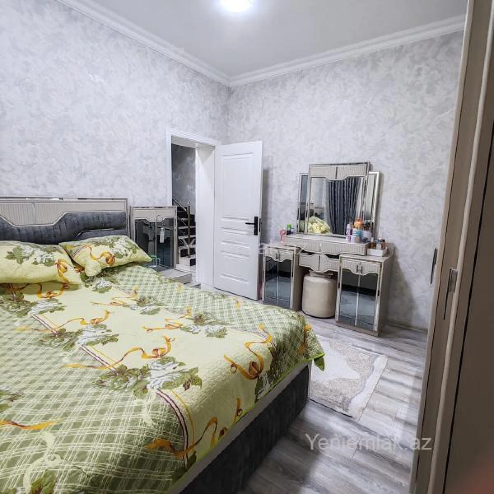 Satılır 5 otaqlı həyət evi 180 m²