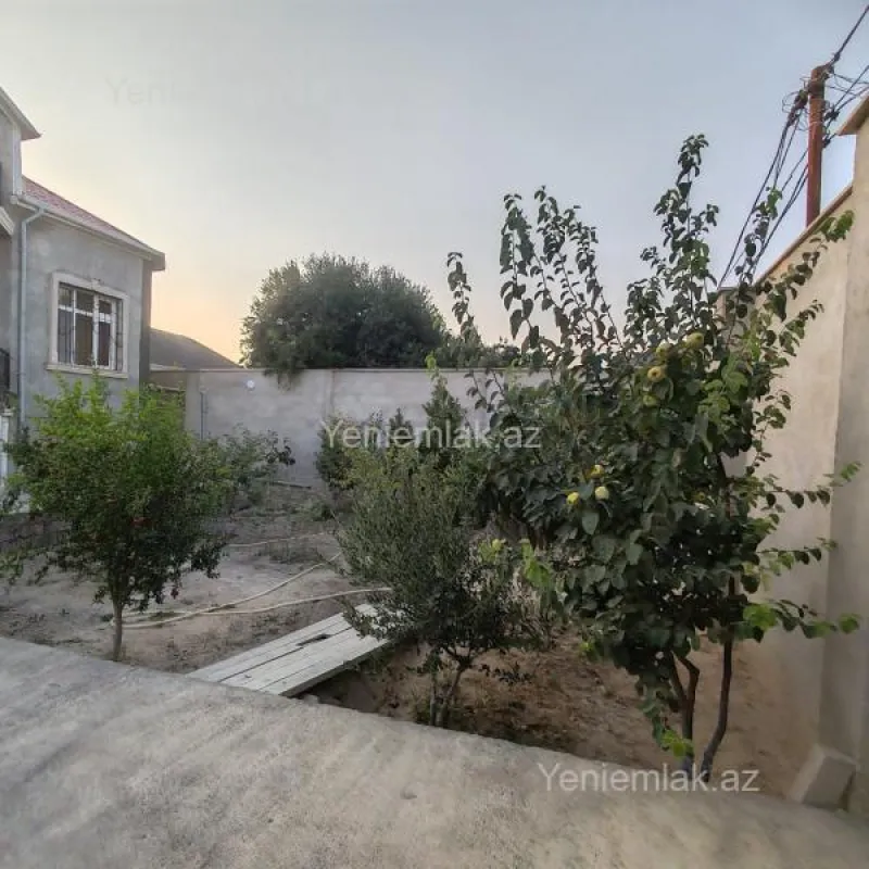 Satılır 5 otaqlı həyət evi 180 m²