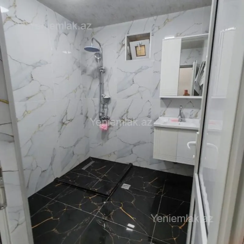 Satılır 5 otaqlı həyət evi 180 m²