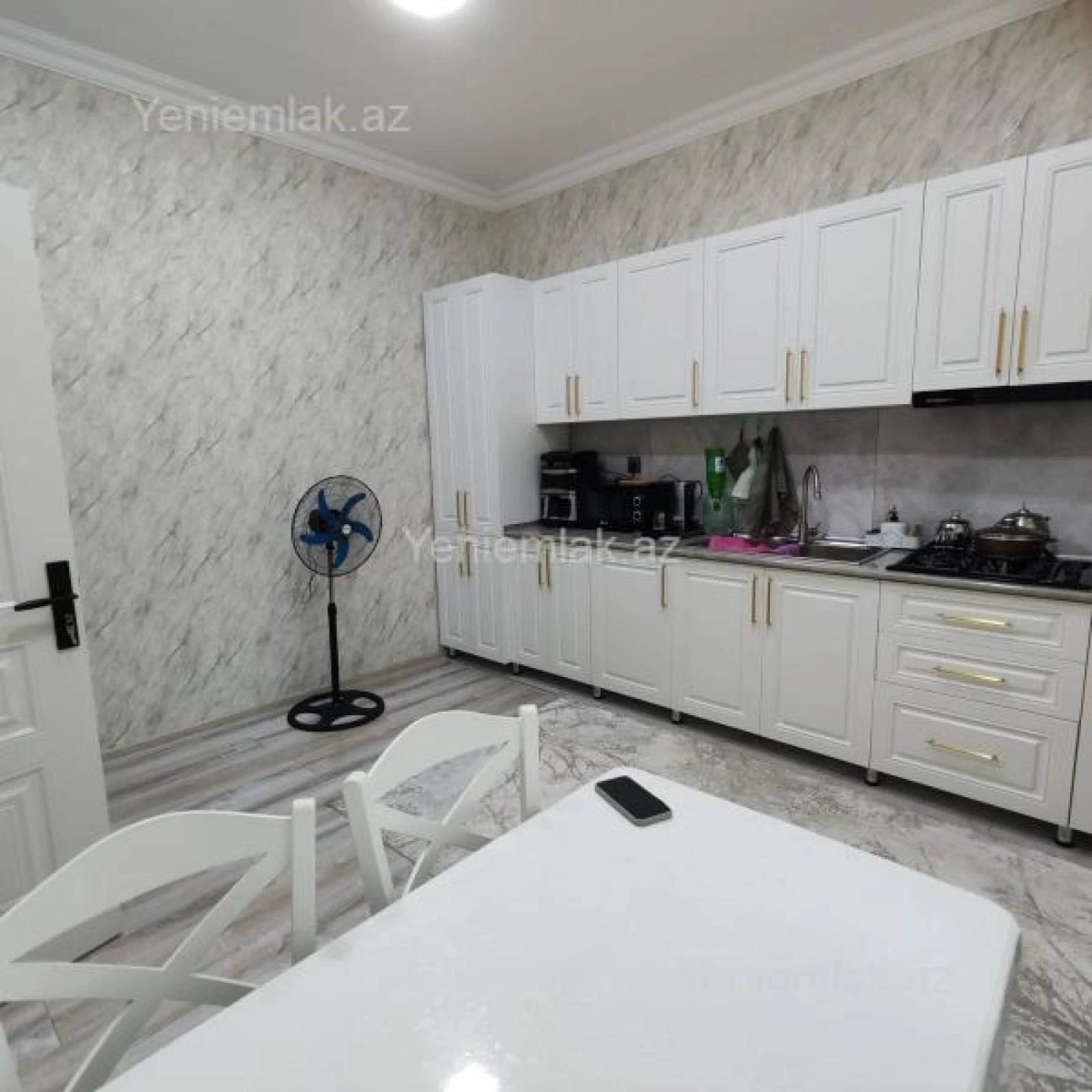 Satılır 5 otaqlı həyət evi 180 m²