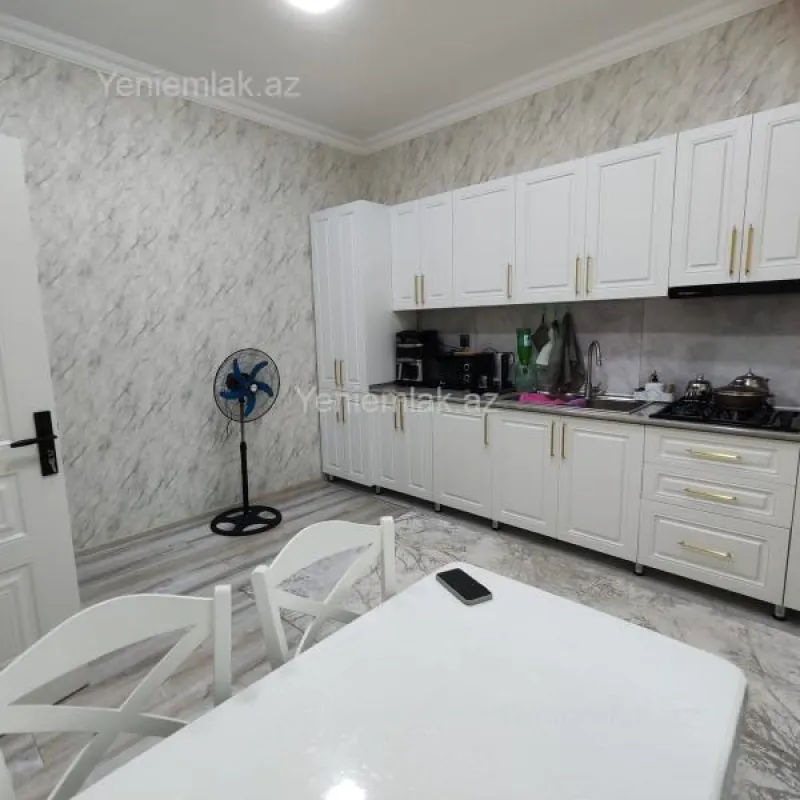 Satılır 5 otaqlı həyət evi 180 m²