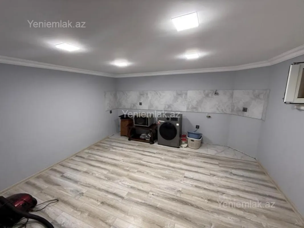 Satılır 5 otaqlı həyət evi 180 m²