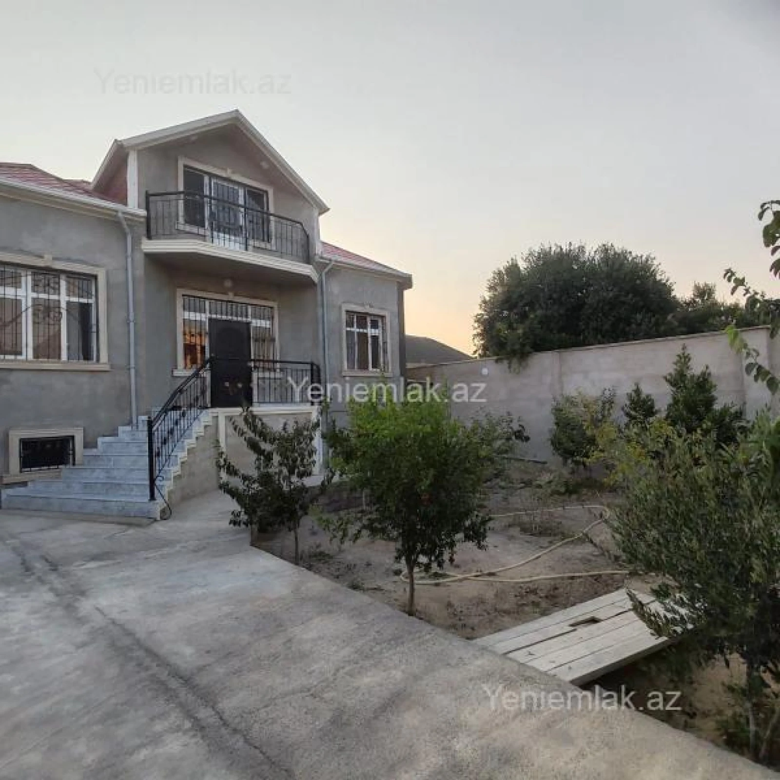 Satılır 5 otaqlı həyət evi 180 m²