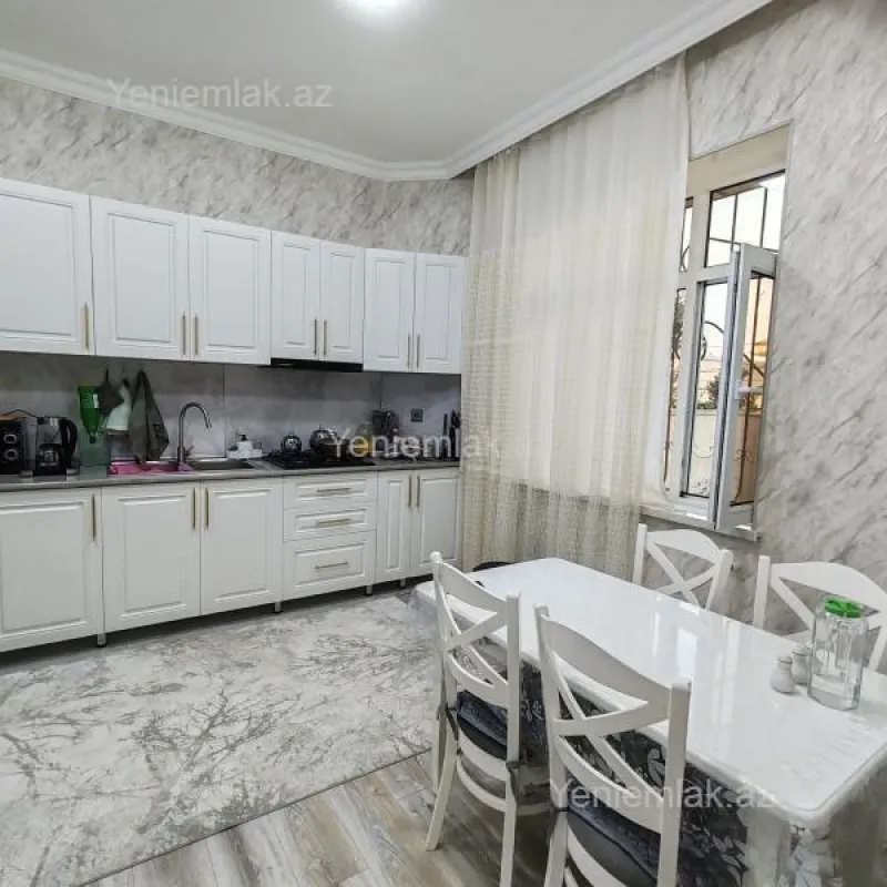 Satılır 5 otaqlı həyət evi 180 m²