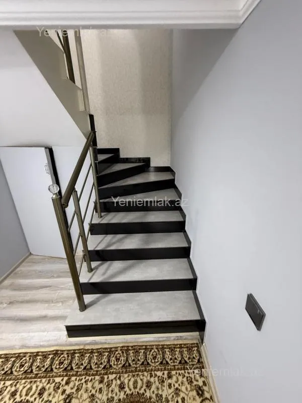 Satılır 5 otaqlı həyət evi 180 m²
