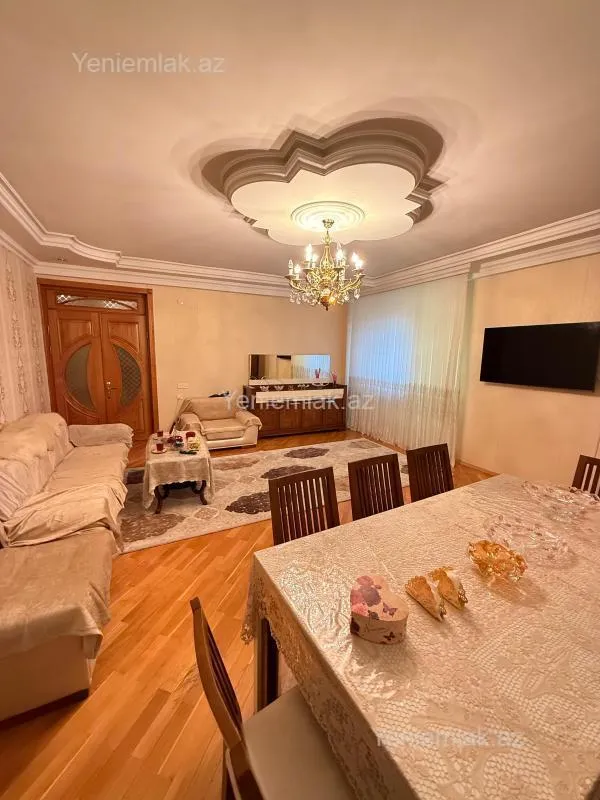Satılır 3 otaqlı yeni tikili 135 m²