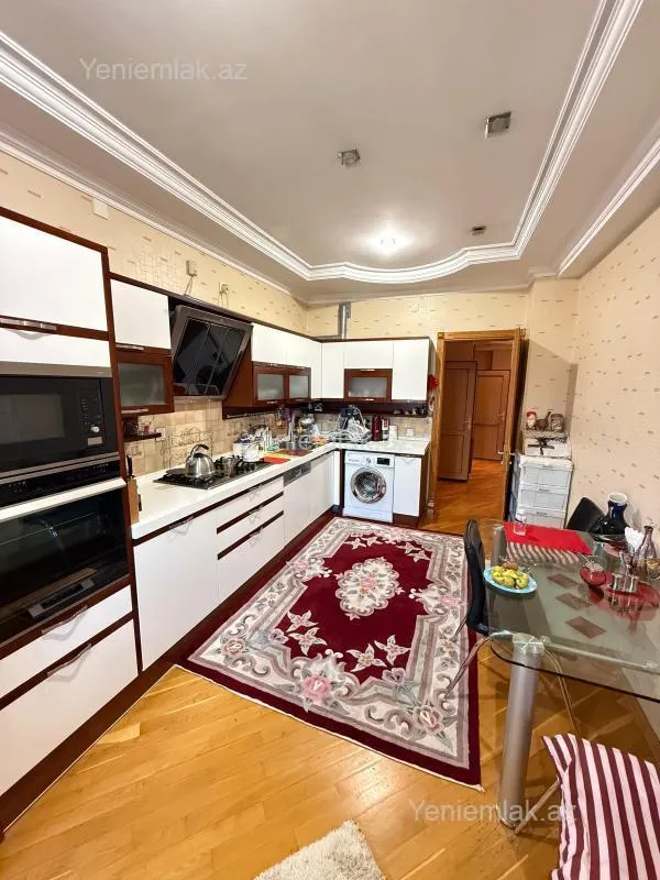 Satılır 3 otaqlı yeni tikili 135 m²