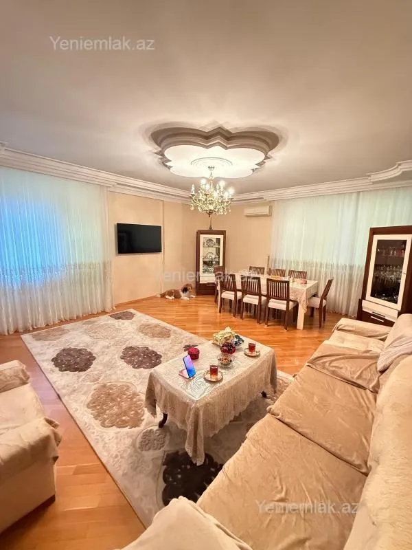 Satılır 3 otaqlı yeni tikili 135 m²
