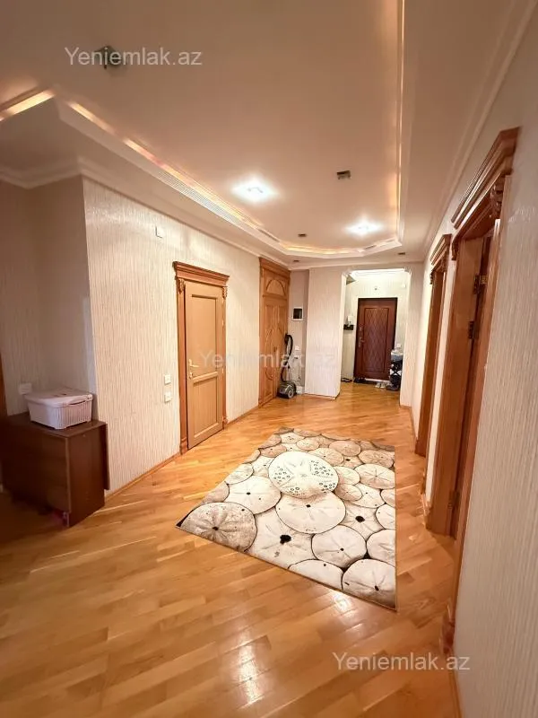 Satılır 3 otaqlı yeni tikili 135 m²