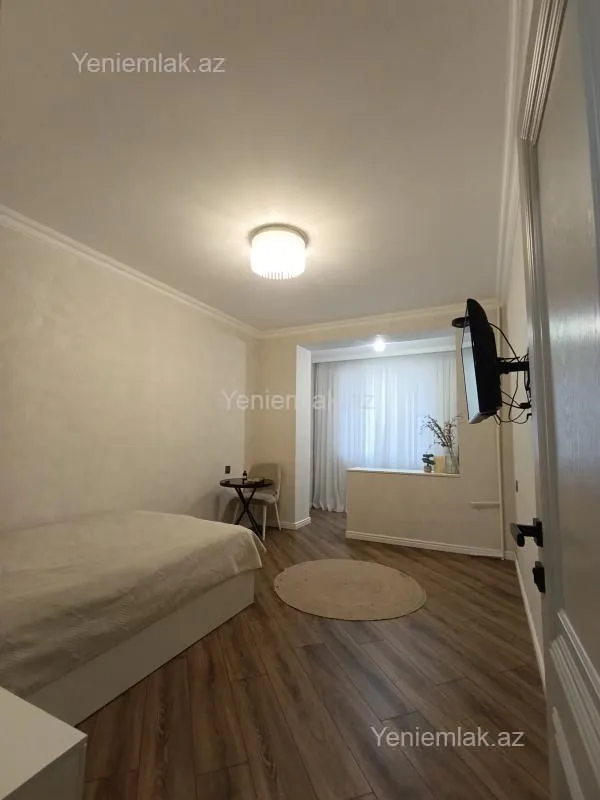 Satılır 4 otaqlı köhnə tikili 120 m²