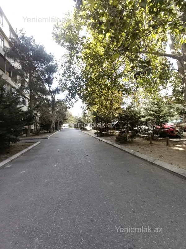 Satılır 4 otaqlı köhnə tikili 120 m²