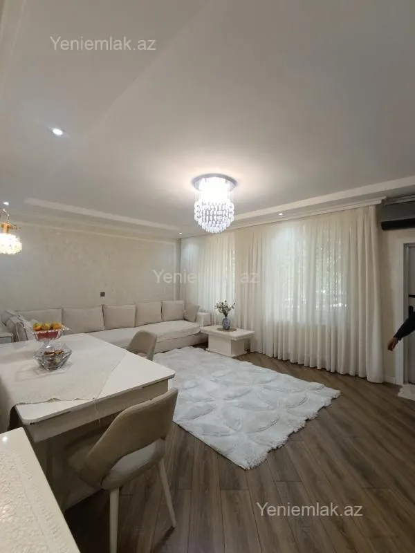 Satılır 4 otaqlı köhnə tikili 120 m²