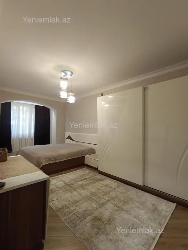 Satılır 4 otaqlı köhnə tikili 120 m²
